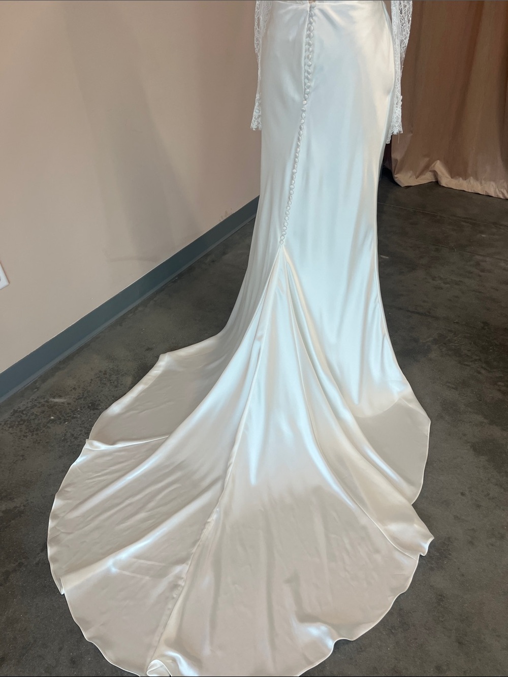 Watters ‘Harlow’ Gown - Picture 4 of 8